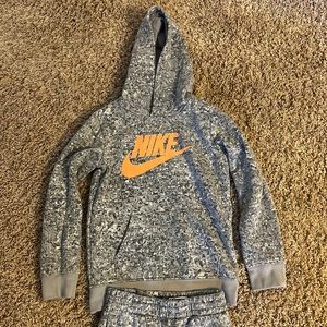 Boys 6/7 Nike sweatsuit